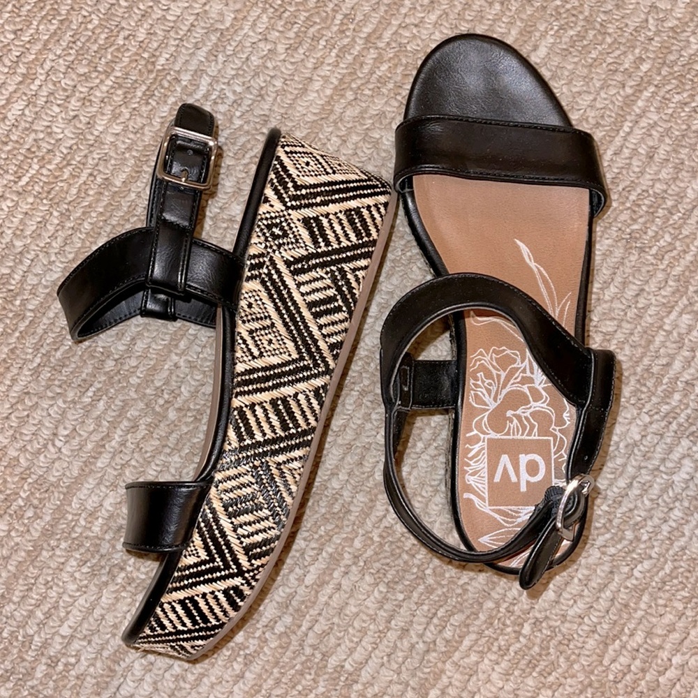 Dolce Vita Platform Sandals! Love the pattern
